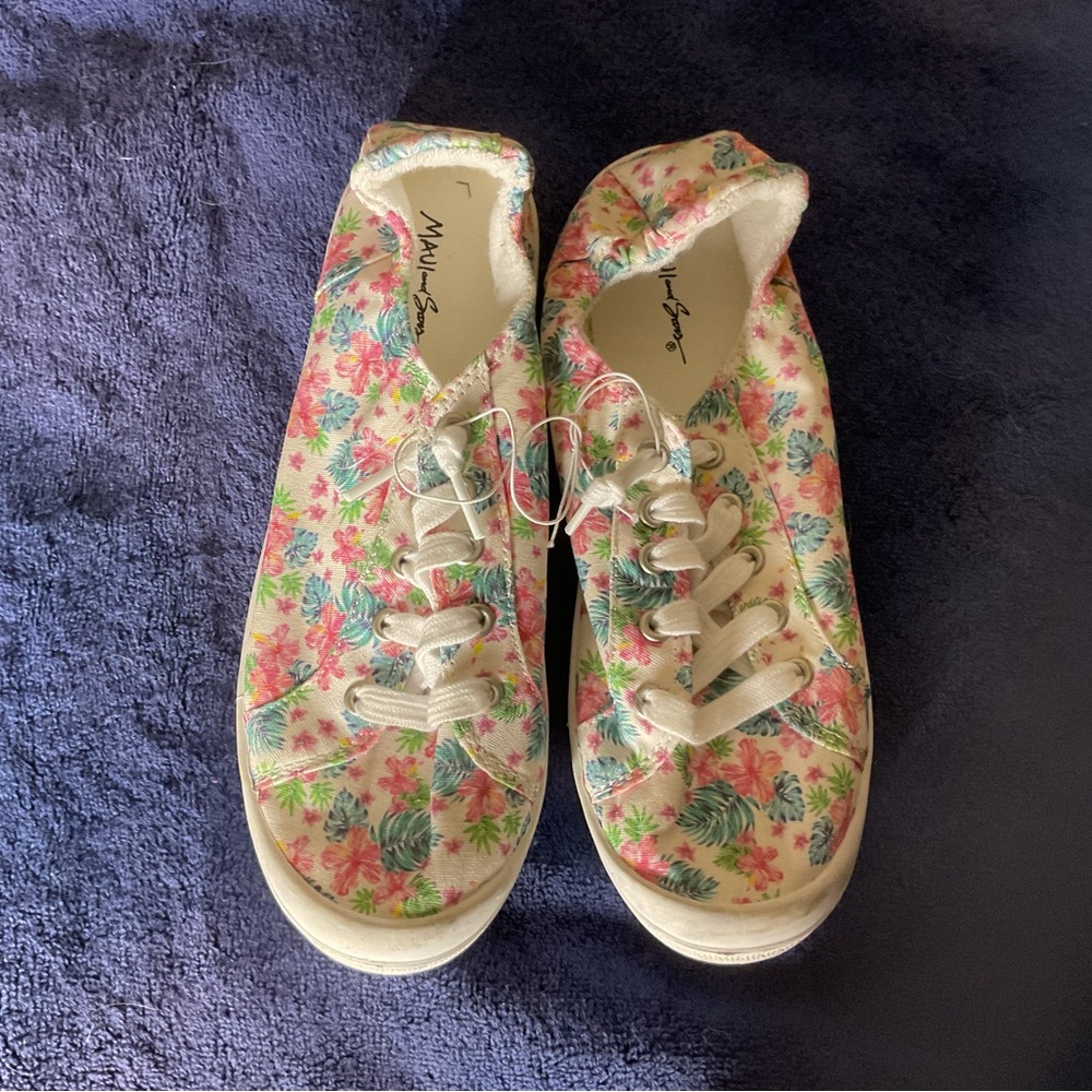 Maui And Sons Floral Women’s Size 8 Shoes
